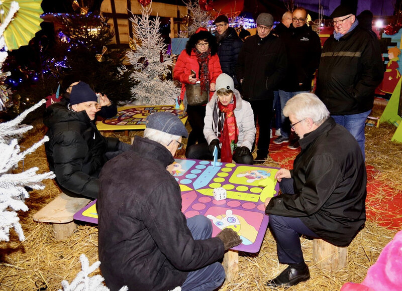 LA SALLE DE JEUX DU PÈRE NOËL OUVERTE AUX PETITS ET… AUX GRANDS. - Le blog de Jean-Jacques THOMAS