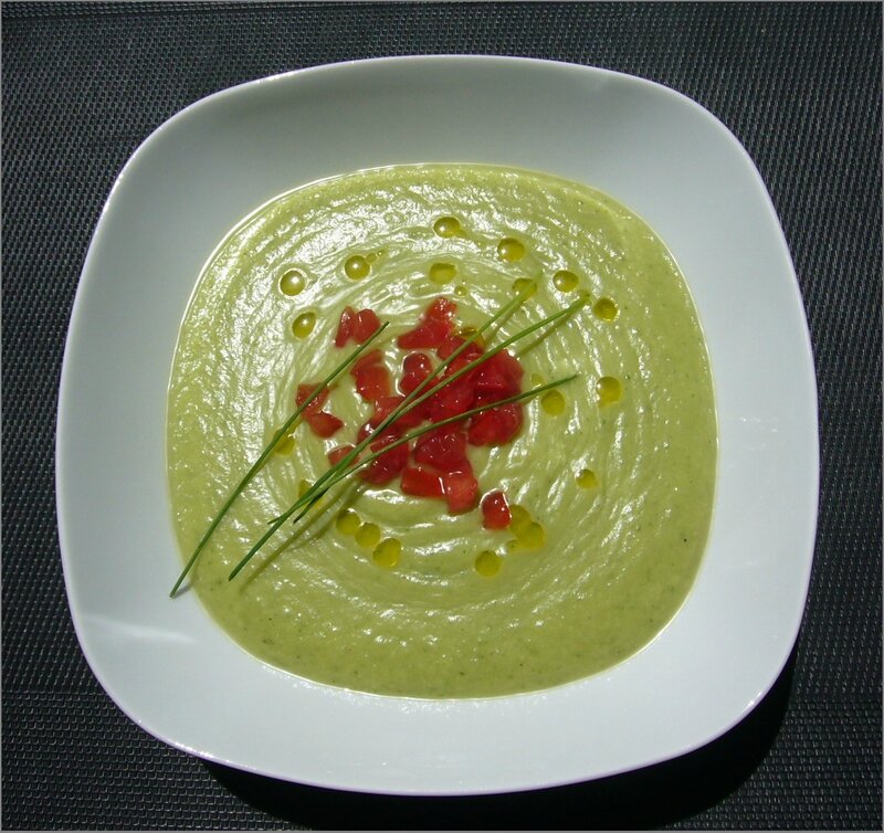 Soupe froide concombre, avocat, courgette
