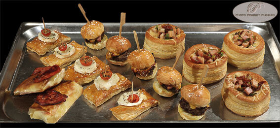 MOISSAC_LA_BUFFETERIE_buffet_des_entrees_les_feuilletes_croquants_au_chorizo_feuilletes_chevre_burgers_bacon_chedar_boucheez_au_jambon_fume