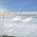 La Bastide-d'Armagnac, Notre-Dame-des-Cyclistes, entrée