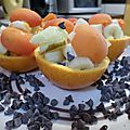 Salade de fruits dans une orange