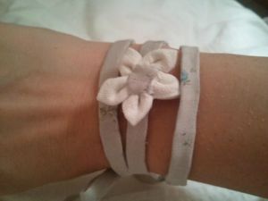 bracelet beige 1 fleur