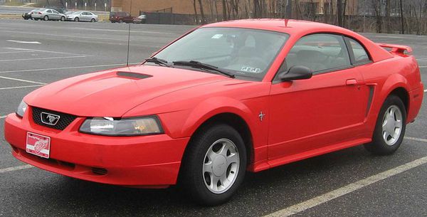 800px-1999-04_Ford_Mustang_coupe