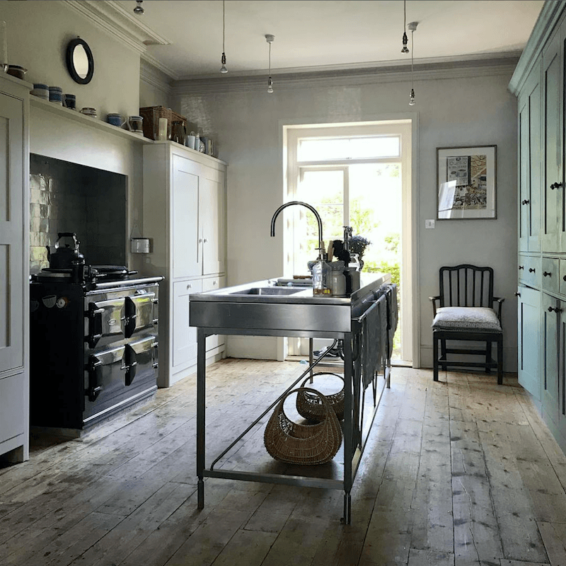George-Saumarez-Smith-instagram-gray-kitchen
