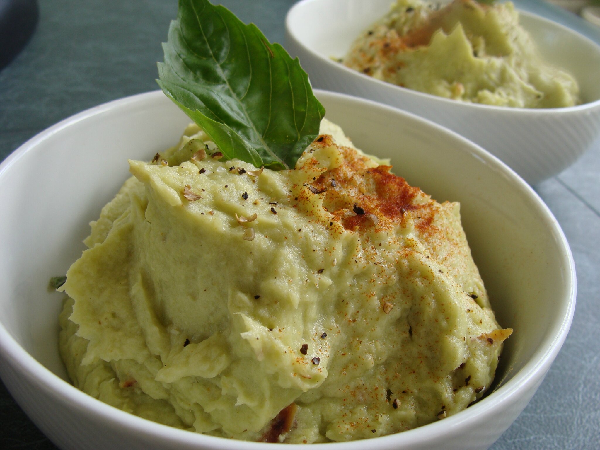 Puree A L Avocat Hass Du Perou Poulet Et Pomme De Terre Du Jardin Et Du Marche A L Assiette Et A La Bouche