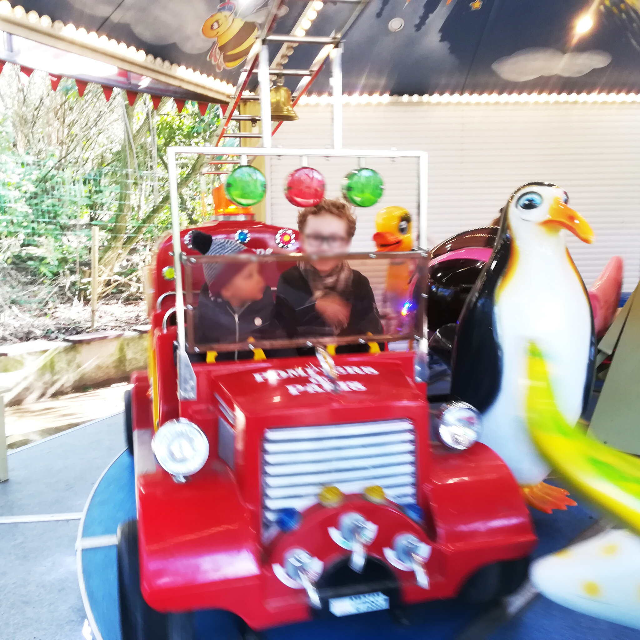 Parc des ButtesChaumont 🌳🦆🌺🤸‍♂🎠👟 L'atelier pomme d'happy