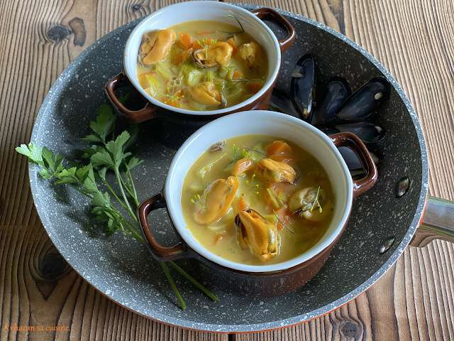 cassolette-de-moules-poireaux-safran