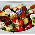 J'aime les salades composées et je ne crains pas les mélanges insolites.....fraises, pommes, champignons, tomates, boursin......