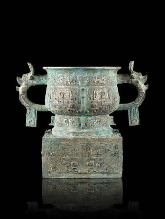 An_important_and_rare_archaic_bronze_ritual_offering_vessel__fangzuo_gui2