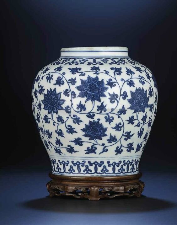 A fine late Ming blue and white 'lotus' jar, Wanli six-character mark within double-circles and of the period (1573-1619) 