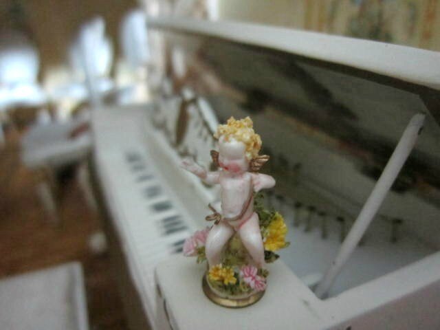 Quelque Chose Bouge Dans Mon Ventre Coté Gauche Salon de Musique du Château - Mes rêves en miniature