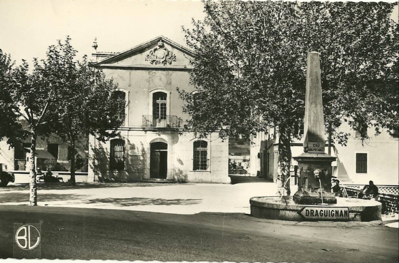 Trans en Provence-Place de l'Hôtel de ville