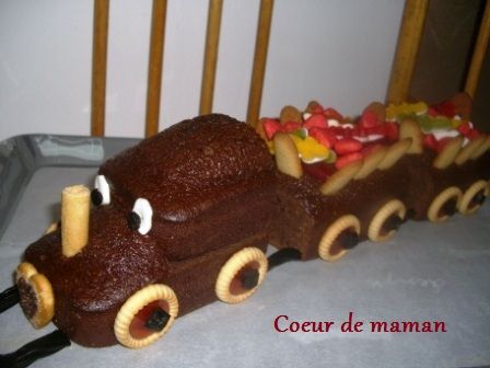 Mon Gateau Train Pour L Anniversaire De Ptit Coeur Coeur De Maman