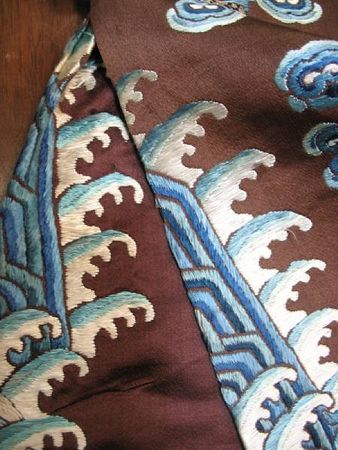 A_chestnut_silk_ground_embroidered_dragon_robe3