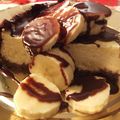 Cheesecake complètement décadent aux bananes et coulis de chocolat noir