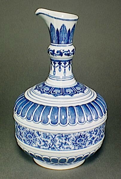 Arrosoir à décor floral, Chine, Jiangxi, Jingdezhen, Dynastie Qing, période Yongzheng (1723-1735)