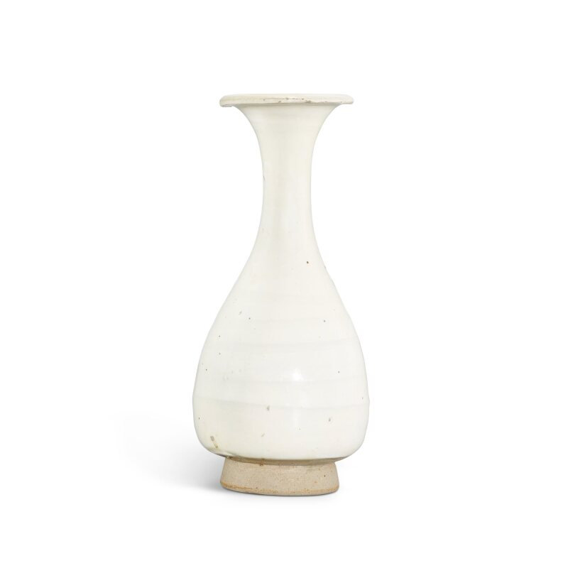 A small Cizhou white-glazed vase, Song dynasty