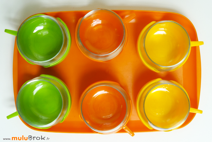 PLATEAU-et-TASSES-verre-plastique-5-muluBrok-Vintage