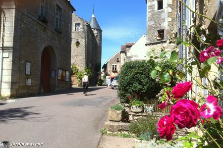Rue-de-Chateauneuf-en-Auxois-2